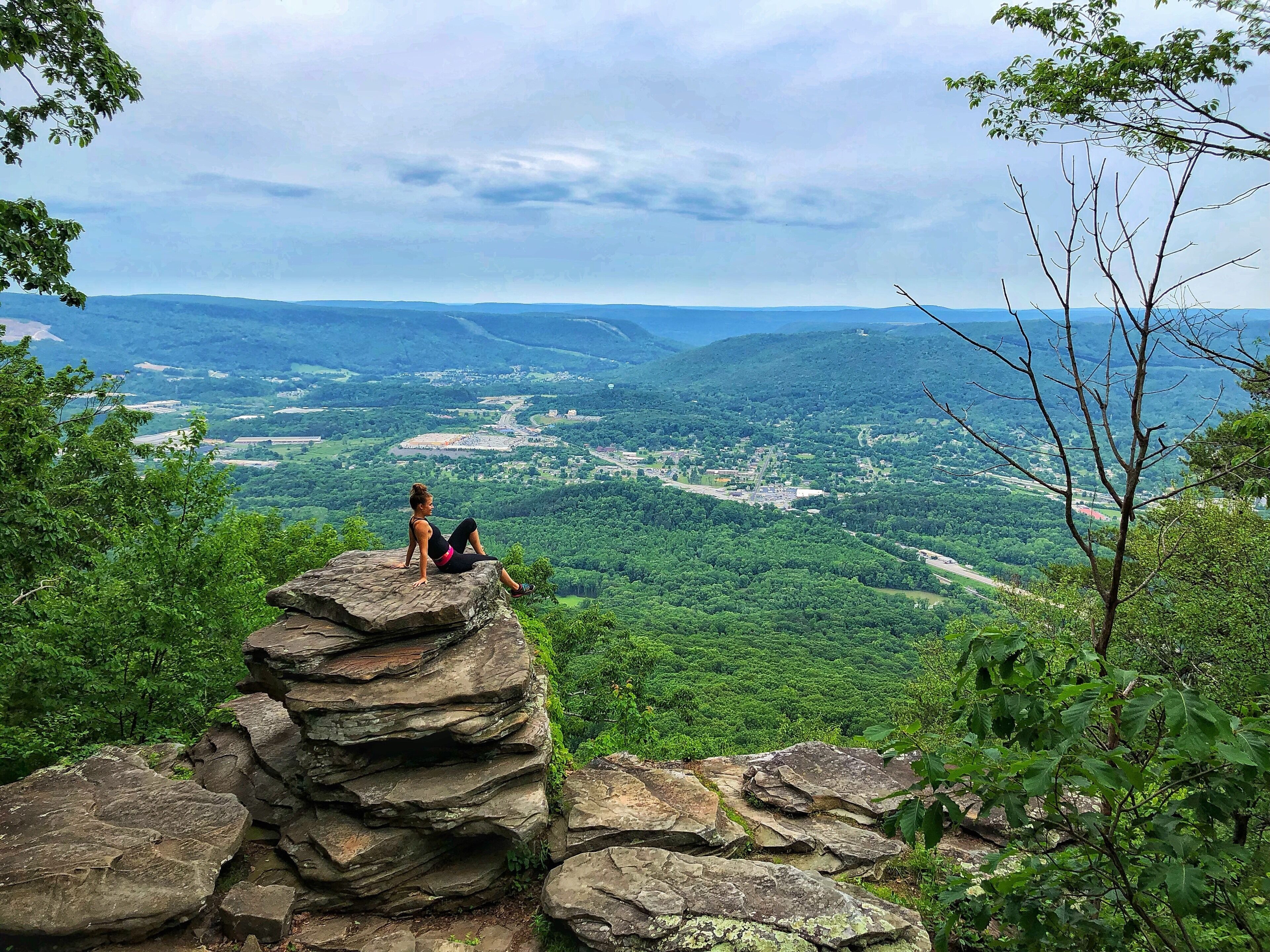 Lookout Mountain, Tennessee has a lot to offer when it comes to a beautiful view and #Adventure. There is a lot of history to be told here and you can learn all about it at the Battlefield Visitor Center. The admission is $7 per adult and it also includes some nice trails to hike below! You can also snap a lot of cool pictures! :)
