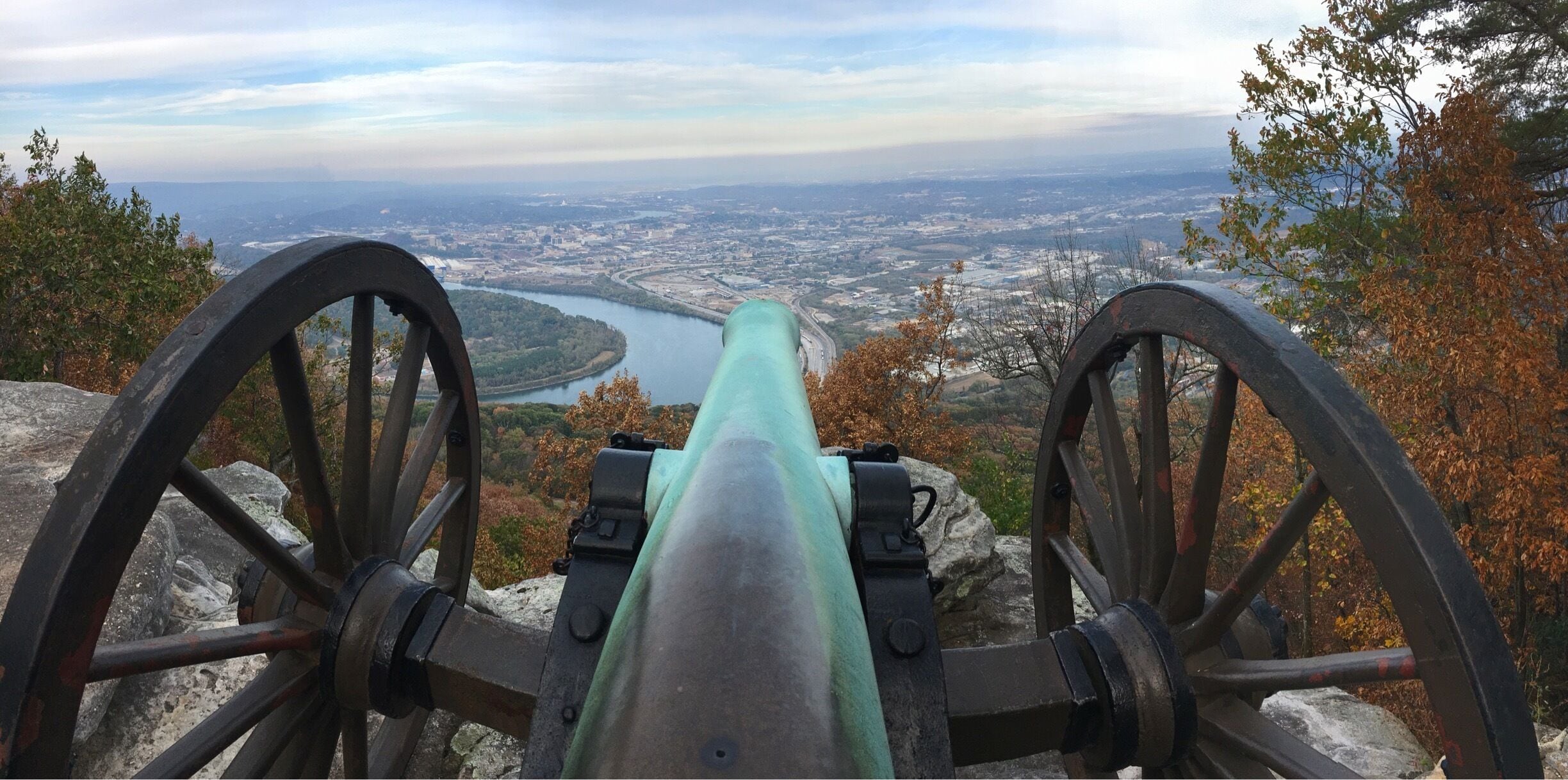 Great historical park. Lots of interesting factoids about civil war but even better lookouts and natural rock formations. Always a good view. 