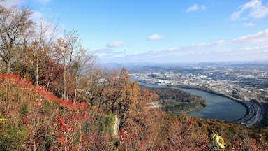 One more from the trip to Chattanooga earlier in the month. This is also up at point park on top of Lookout mountain. looking down on the city below