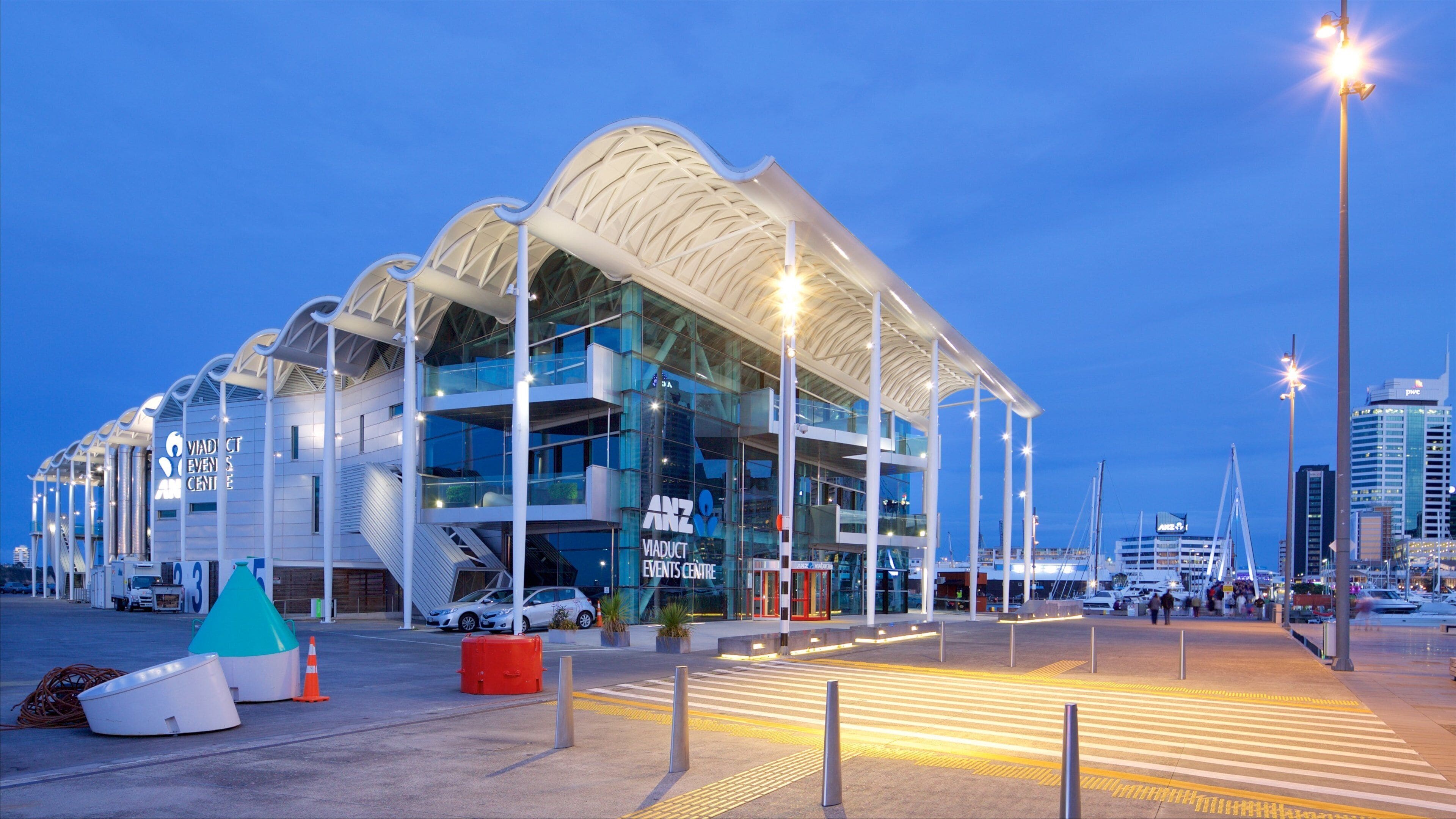 Auckland which includes night scenes and street scenes