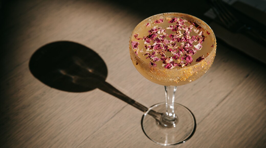 Trigg which includes a bar and drinks or beverages