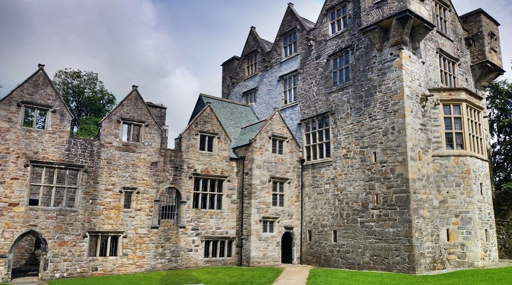 It seems there is a gorgeous castle in nearly every city in Ireland