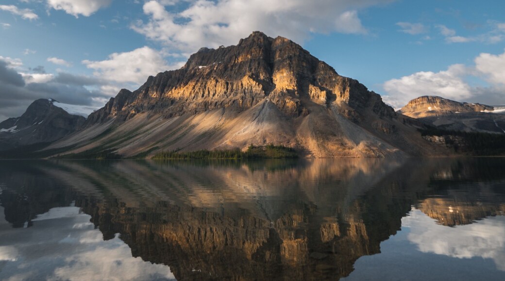 Lovely reflection at Bow Lake. #Adventure
#photography #reflection #landscape #mountain #sunrise #beautiful