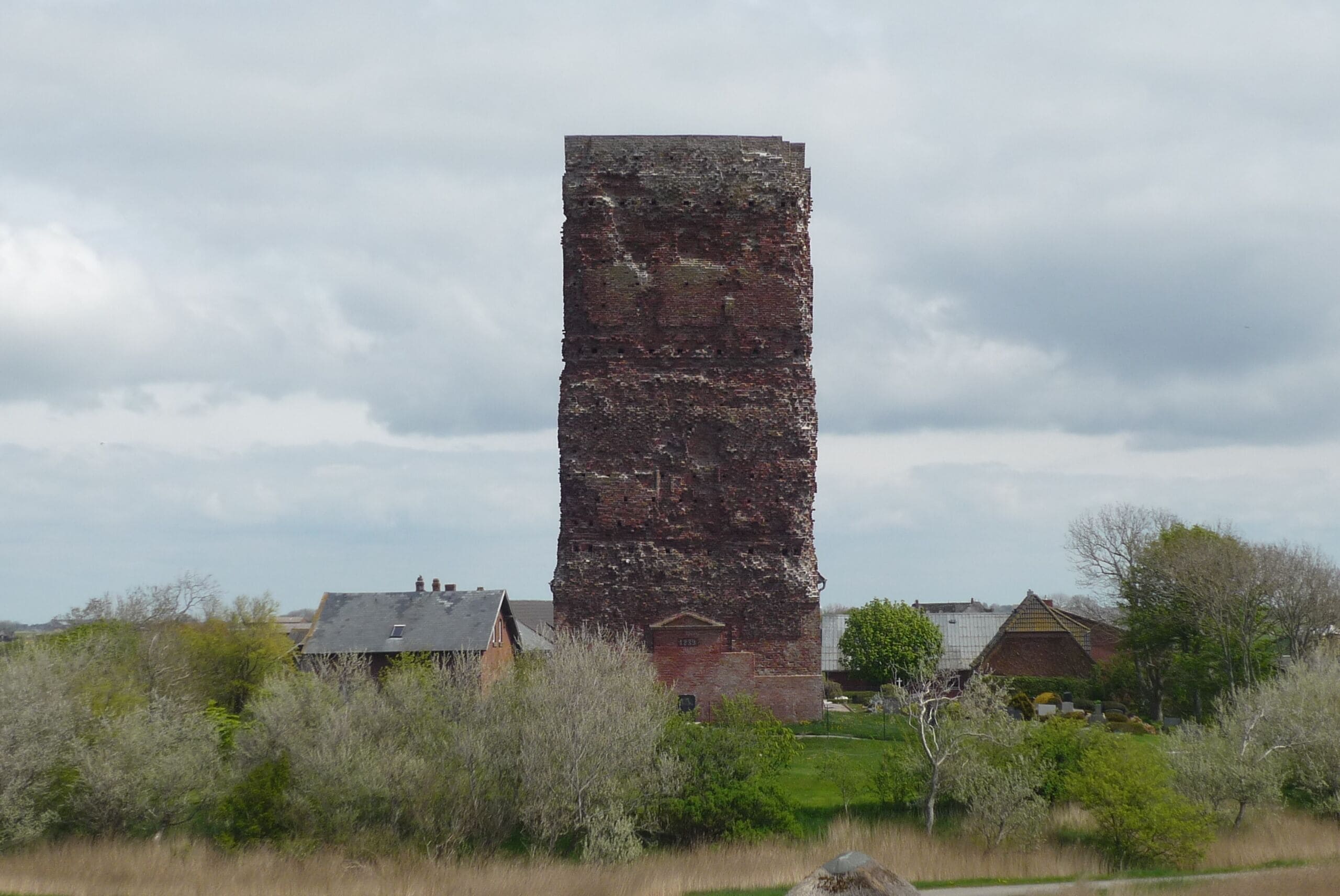 Turm der alten Kirche auf der Nordseeinsel Pellworm (von Westen aus fotografiert)