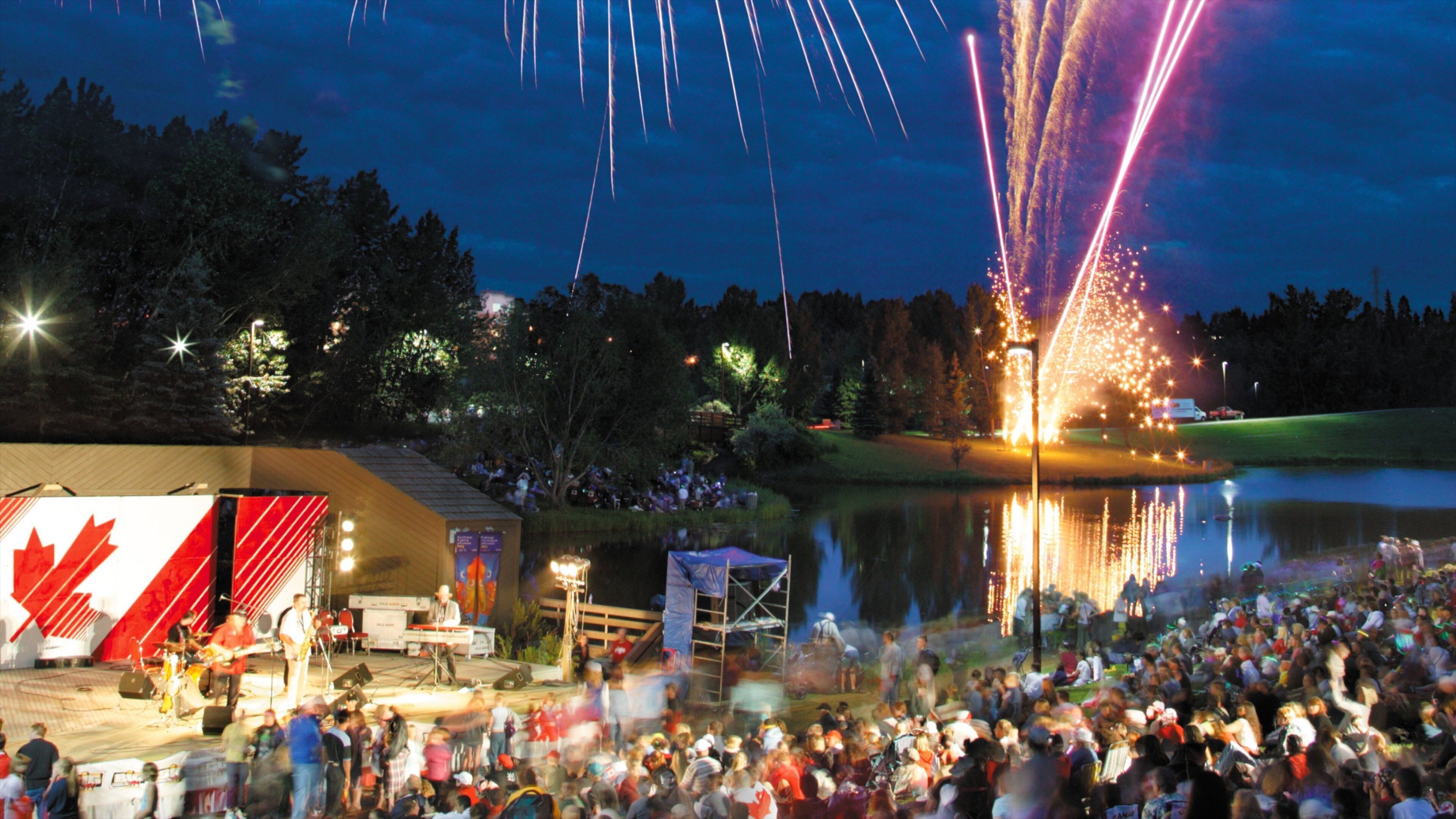 Red Deer có tính năng cảnh đường phố, giải trí về đêm và cảnh đêm