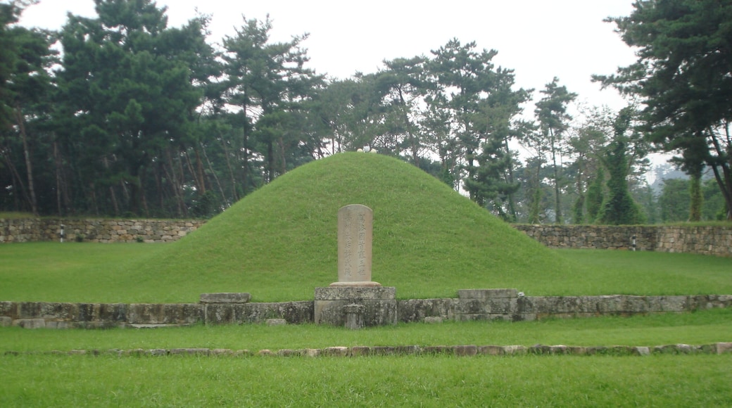 Tomb of King Suro's queen: Heo Hwang-ok Located in Gimhae, South Korea