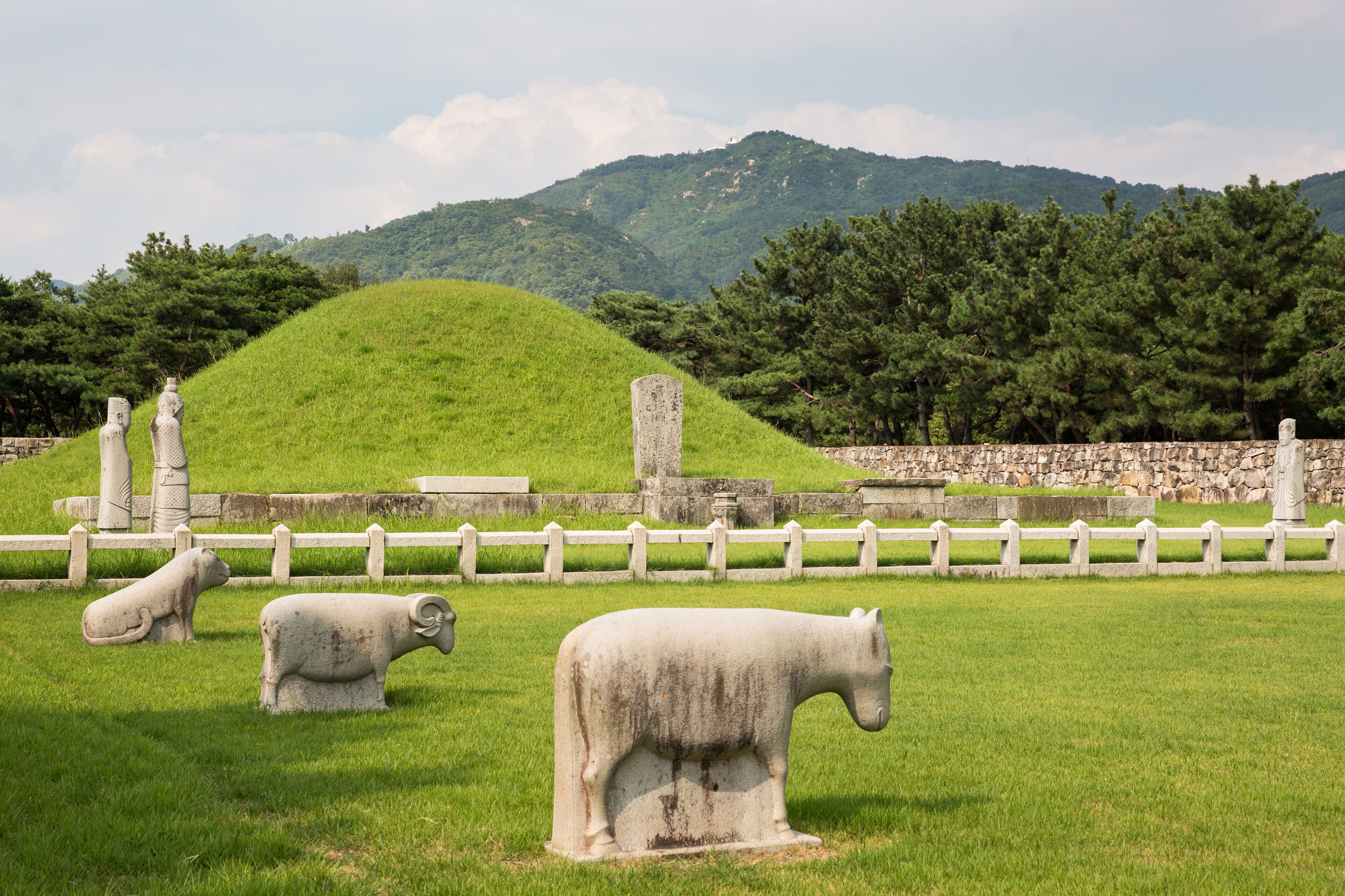 Royal Tomb of King Suro is a grave of the Gaya era in Gimhae-si, Korea.