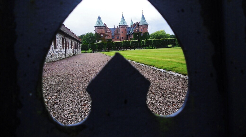 I took this through a fence , I thought it framed the castle in a more "magical" way. It is a very "fairytale" kind of place around here. So tranquil!