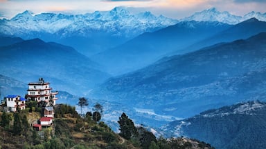 Just at 32km from Kathmandu, Nagarkot is the prime spot to experience an amazing sunset over the Himalaya range.
With eight ranges visible (Annapurna, Manaslu, Ganesh Himal, Langtang, Jugal, Rolwaling, Everest and Numbur), I can guarantee you that this experience will be unforgettable. #Adventure