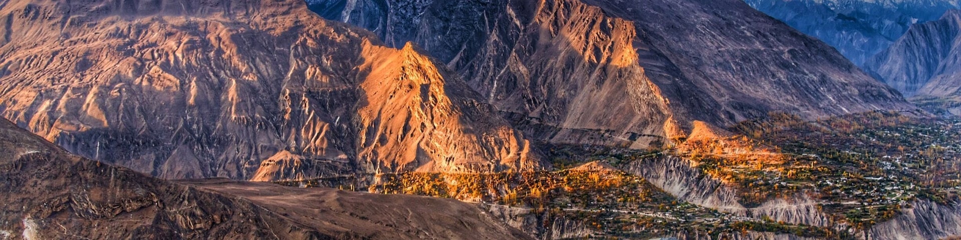 One of the best autumn one can experience anywhere in the world and it is in Hunza. The image captures one the highest peak in the region, Rakaposhi (7788m - ranked 27th in the world) covered with clouds at the sunrise time. The image is taken from a point called Eagles Nest and it is unique in a sense that almost 11 or so peaks above 6000m can be seen from this spot. #Rakaposhi #EaglesNestHunza #TravelPhotography #Hunza #Autumn