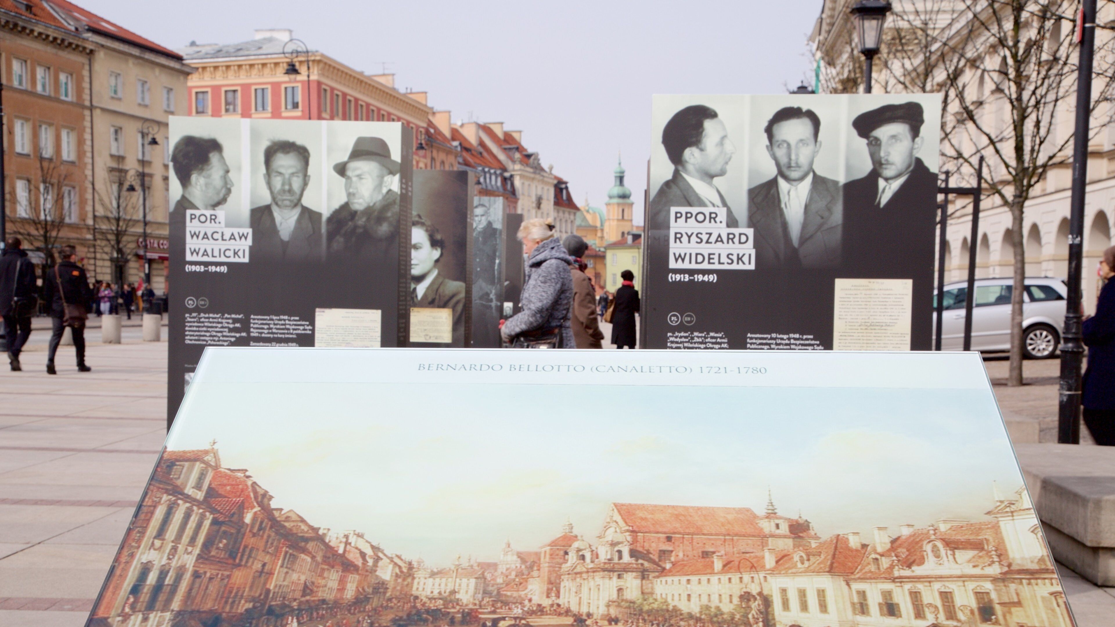 Nowy Swiat Street que inclui sinalização