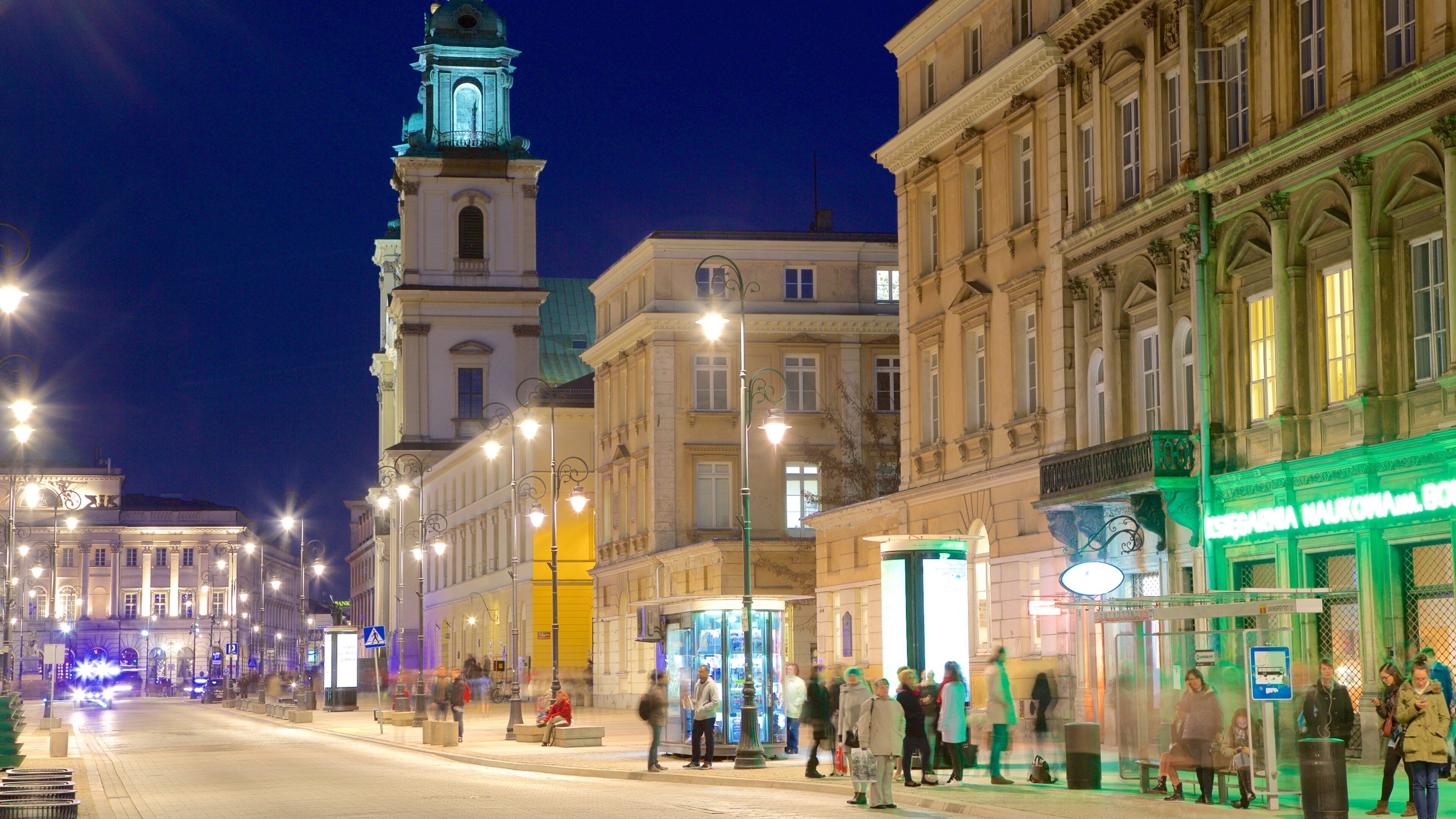 Nowy Swiat Street mostrando vida noturna, cenas noturnas e cenas de rua