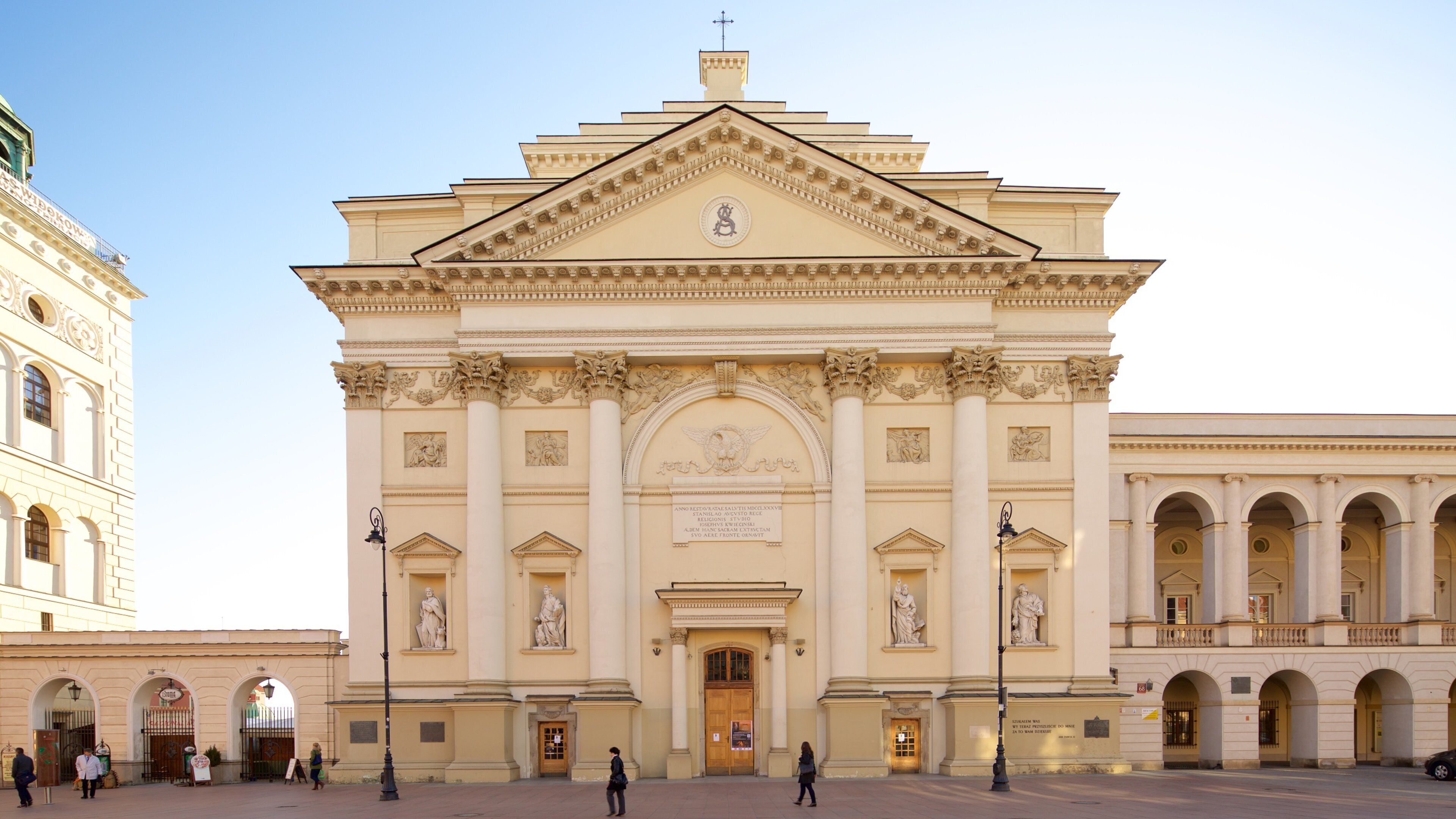Eglise Sainte-Anne qui includes patrimoine architectural et église ou cathédrale