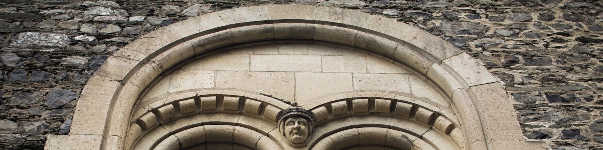 I absolutely love how perfectly the sky reflected in the windows of the castle. #bvstrove #instone