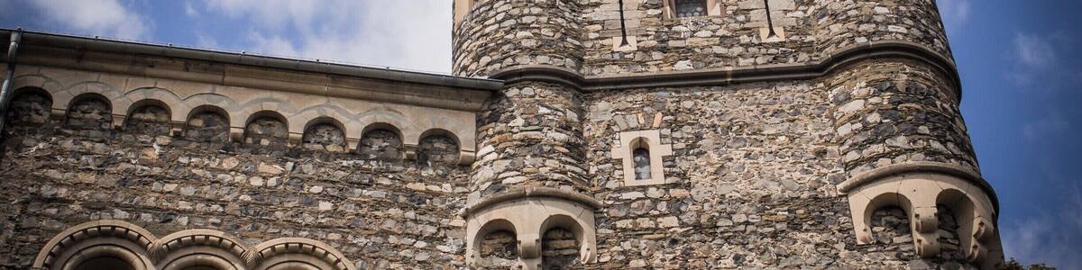 During my trip to Germany, me and my team took a bus to take a tour of Schloss Braunfels and though i was not allowed to photograph while inside, the architecture was breath taking. #bvstrove #instone