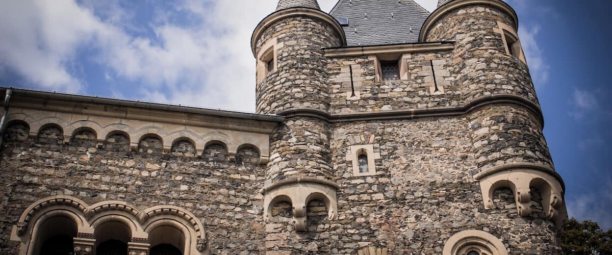 During my trip to Germany, me and my team took a bus to take a tour of Schloss Braunfels and though i was not allowed to photograph while inside, the architecture was breath taking. #bvstrove #instone