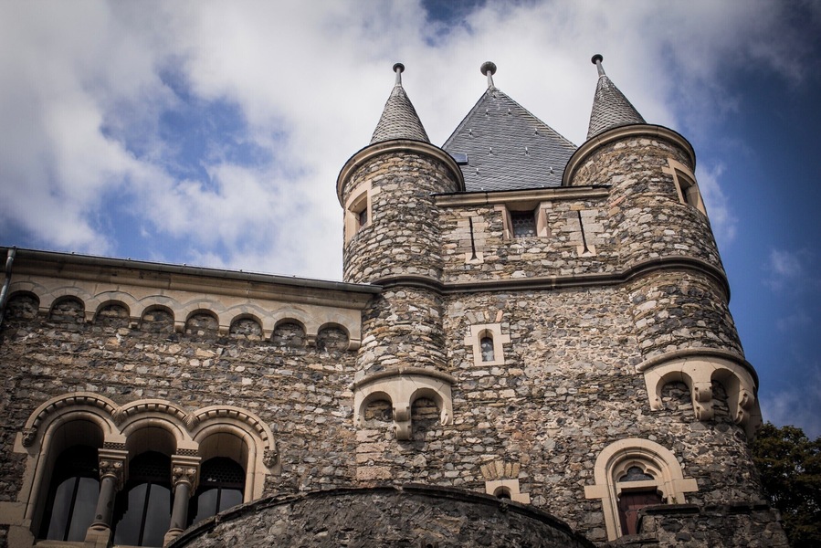 During my trip to Germany, me and my team took a bus to take a tour of Schloss Braunfels and though i was not allowed to photograph while inside, the architecture was breath taking. #bvstrove #instone