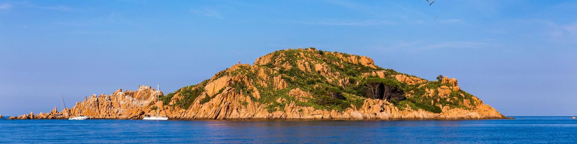 View of Isola dell'Ogliastra, small island close to the shore of Sardinia. Isola dell’Ogliastra, 47m high, lies 3 miles South of Punta Pedra Longa and is in front of Lotzorai beach, Sardinia, Italy
