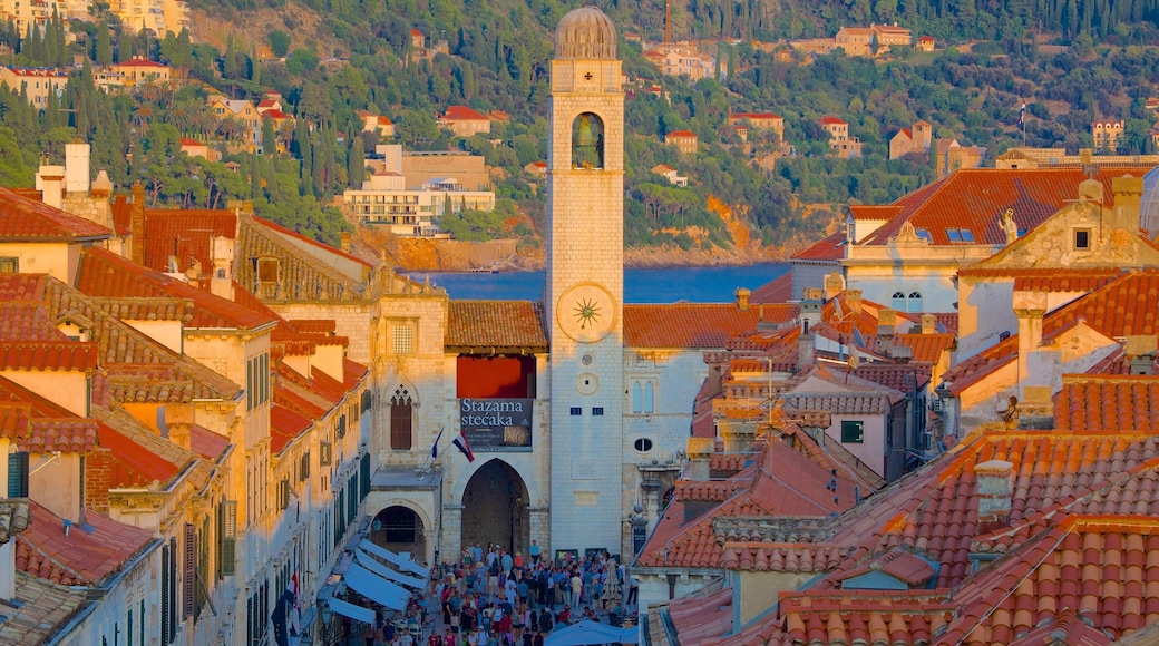 Stradun showing a city, heritage architecture and a church or cathedral