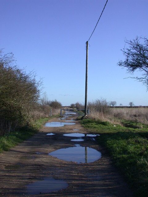 Puddles on the bridleway. If I go any further I'm going to need flippers! Although it has a compacted surface, and is far more suitable for motor vehicles than many Byways round here (660659), this is technically only a Public Bridleway.