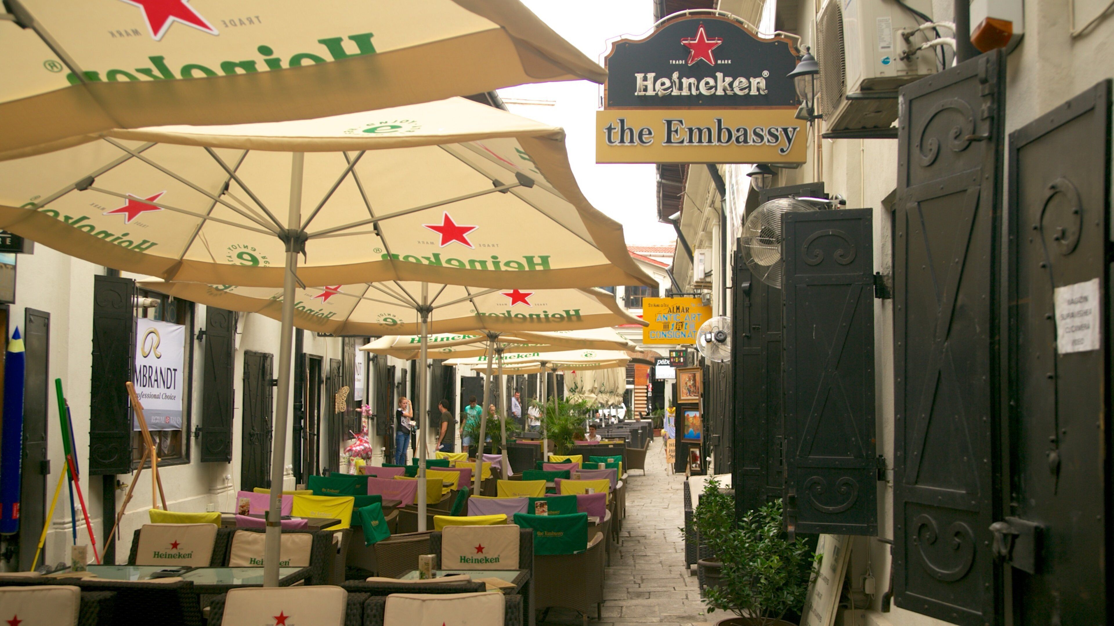 Lipscani som inkluderer bar og skilt