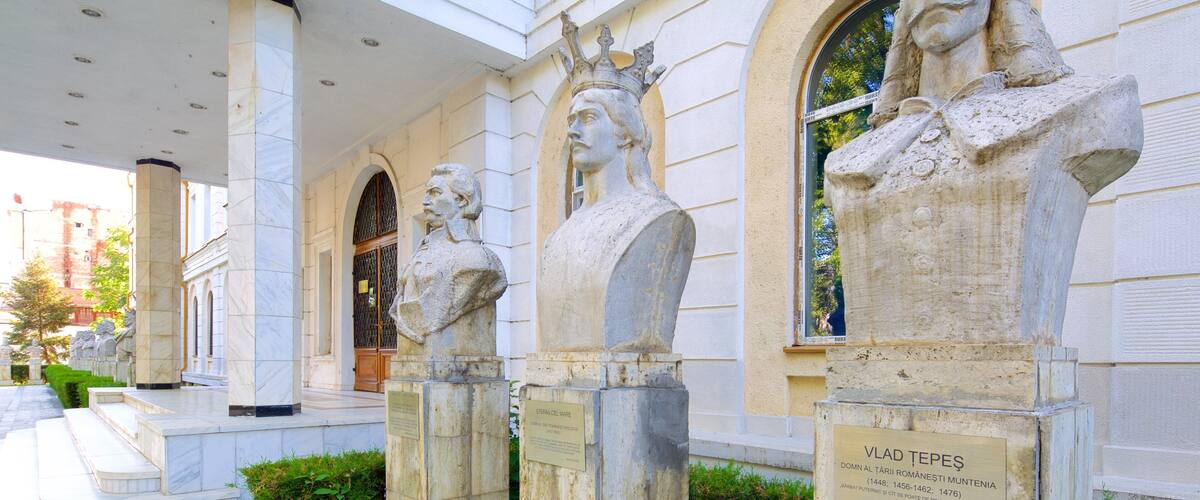 Musée militaire national qui includes statue ou sculpture et monument