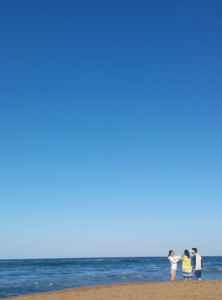 #LifeAtExpedia

Photo taken by my mom.

Beach tip no.2: Be with your loving ones. Talk while beach wave play the background music.

#BVSBlue
#Koreatrip #Beachinkorea #Sokcho