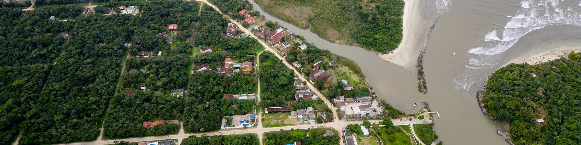 VisĂŁo AĂ©rea do Alto do GuaraĂș em PeruĂbe, SĂŁo Paulo, Brasil