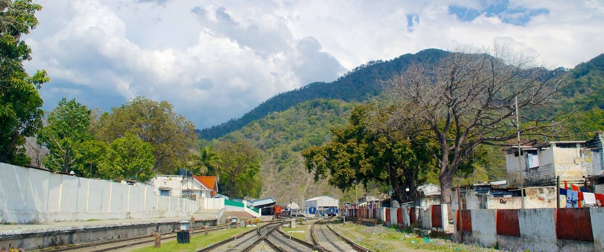 Kathgodam showing a small town or village, landscape views and railway items