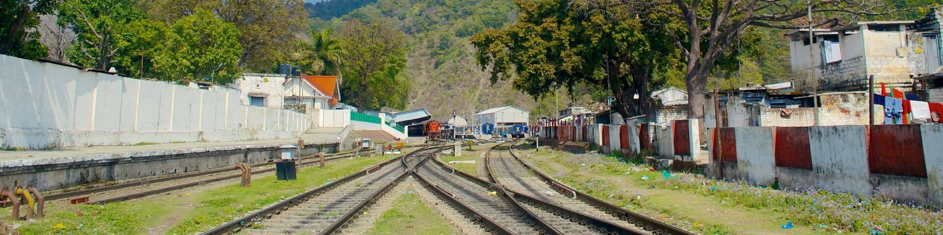 Kathgodam showing a small town or village, landscape views and railway items