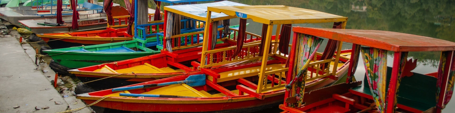 Naukuchiyatal featuring a river or creek