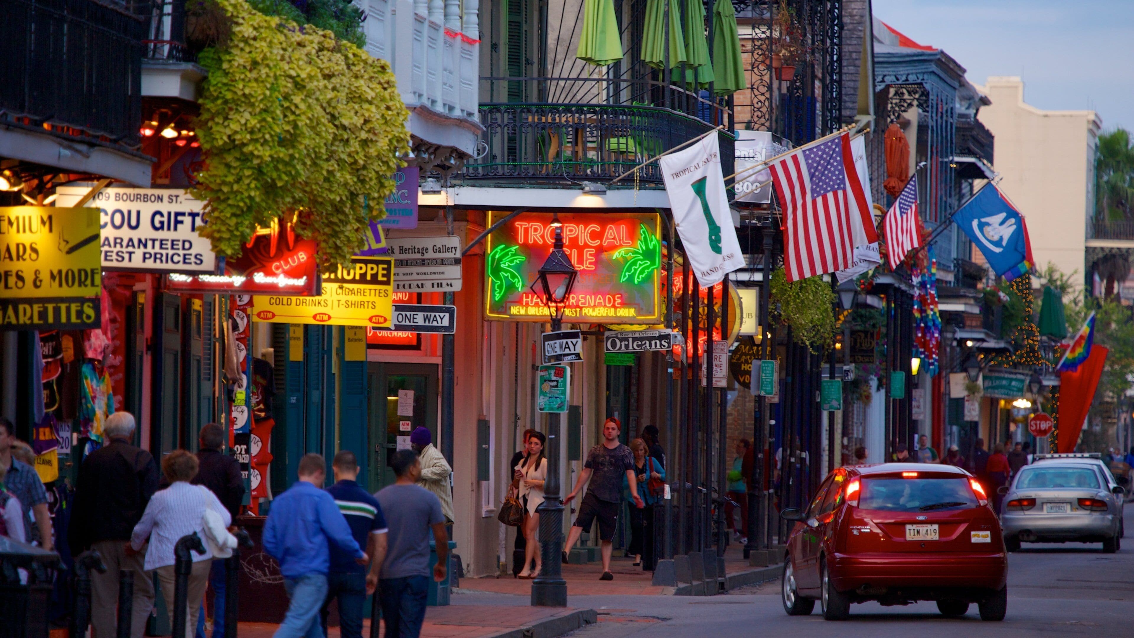 Bourbon Street que incluye escenas urbanas