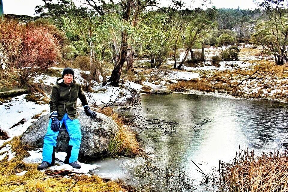 This is where we usually stay when we want to have a snow weekend, beautiful hotel & scenery and this frozen pond is right outside our cabin. #snow