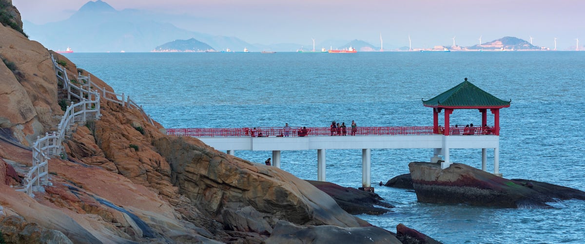 Hac-sa trail over the coast with a view over some China and Hong Kong Islands