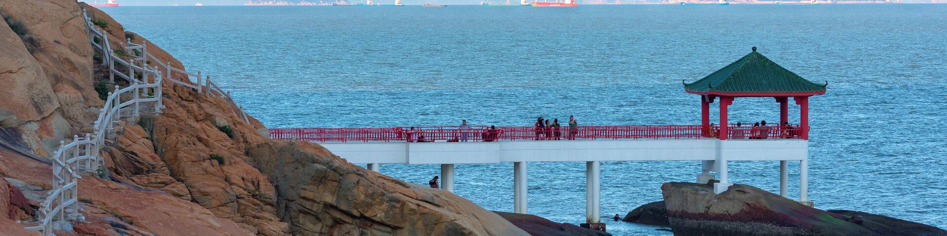 Hac-sa trail over the coast with a view over some China and Hong Kong Islands