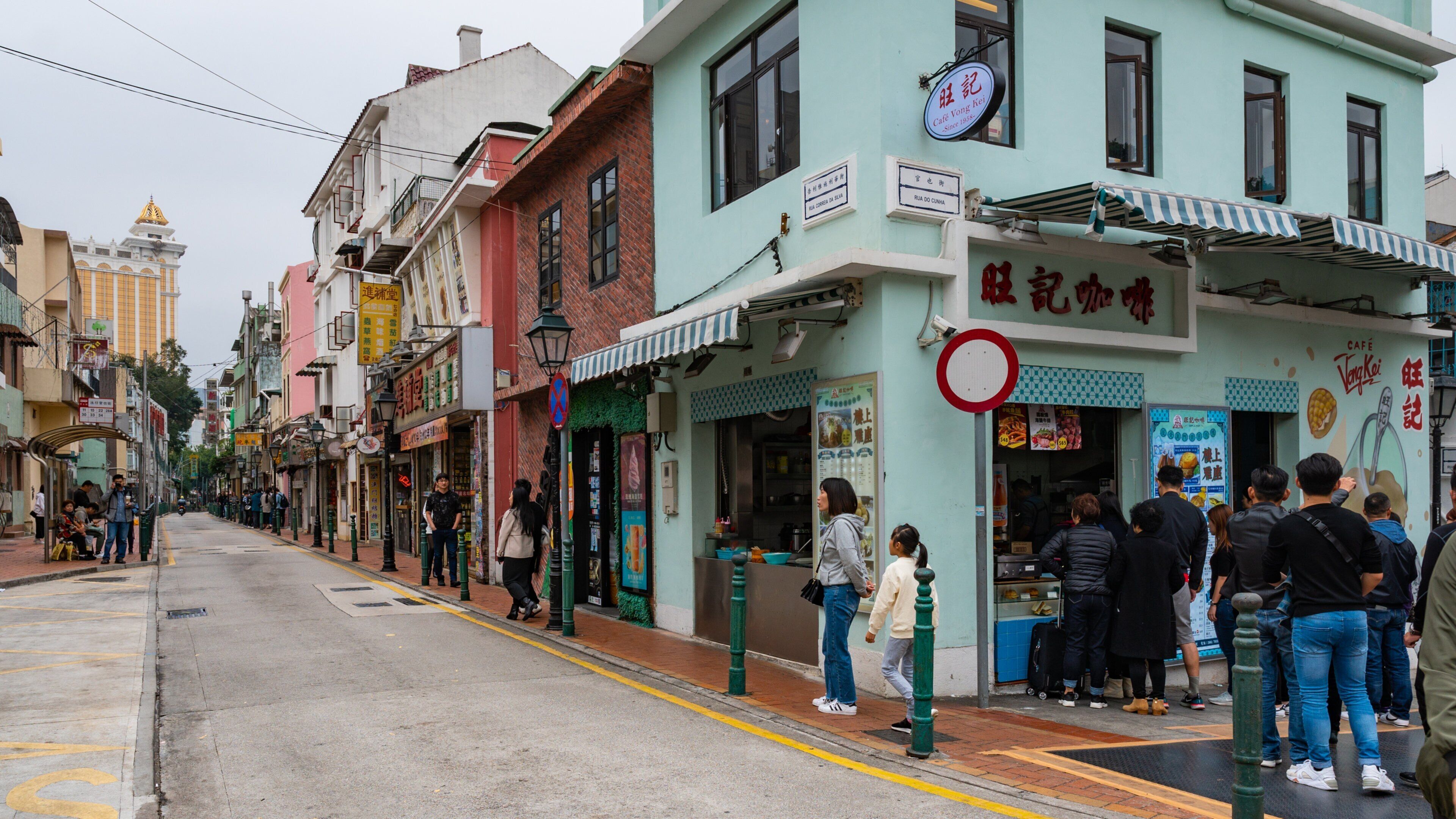 Taipa which includes street scenes