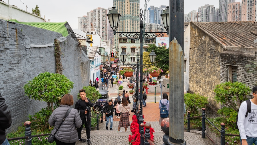 Taipa which includes street scenes