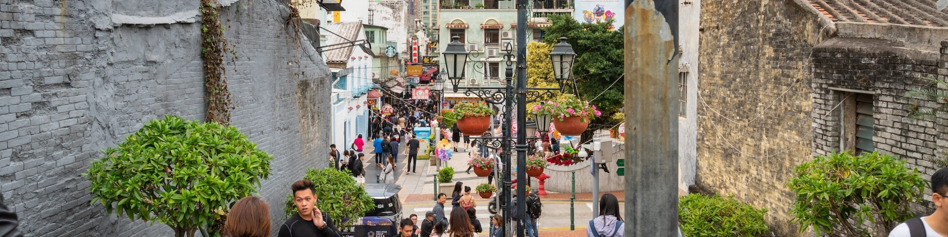 Taipa which includes street scenes