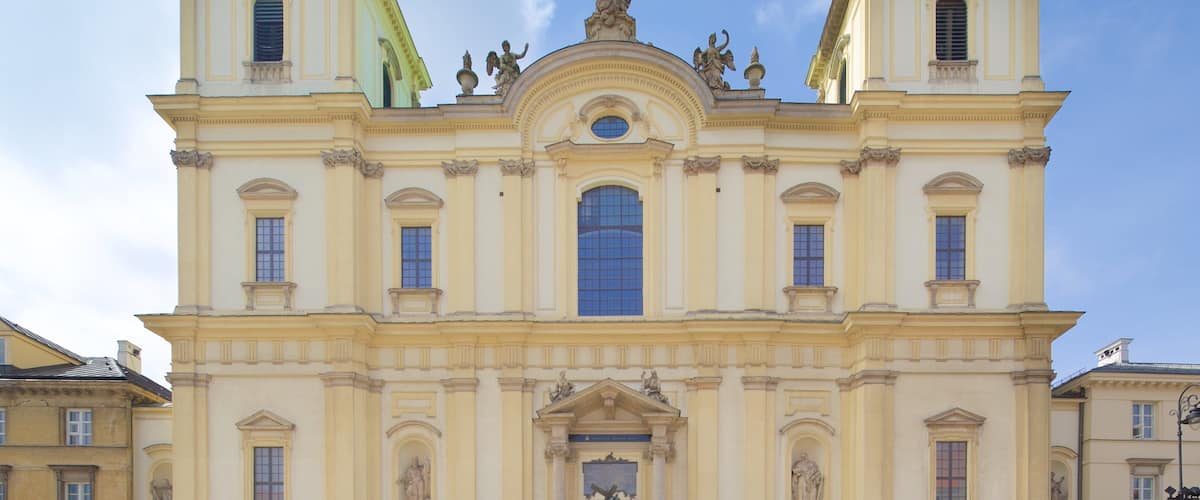 Holy Cross Church which includes heritage elements, a church or cathedral and heritage architecture