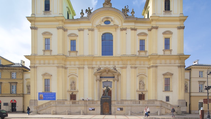 Nhà thờ Holy Cross cho thấy kiến trúc di sản, di sản và nhà thờ