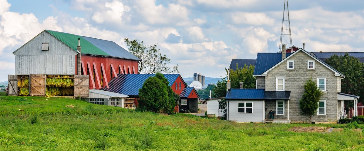 Farm buildings in Amish Pennsylvania, USA