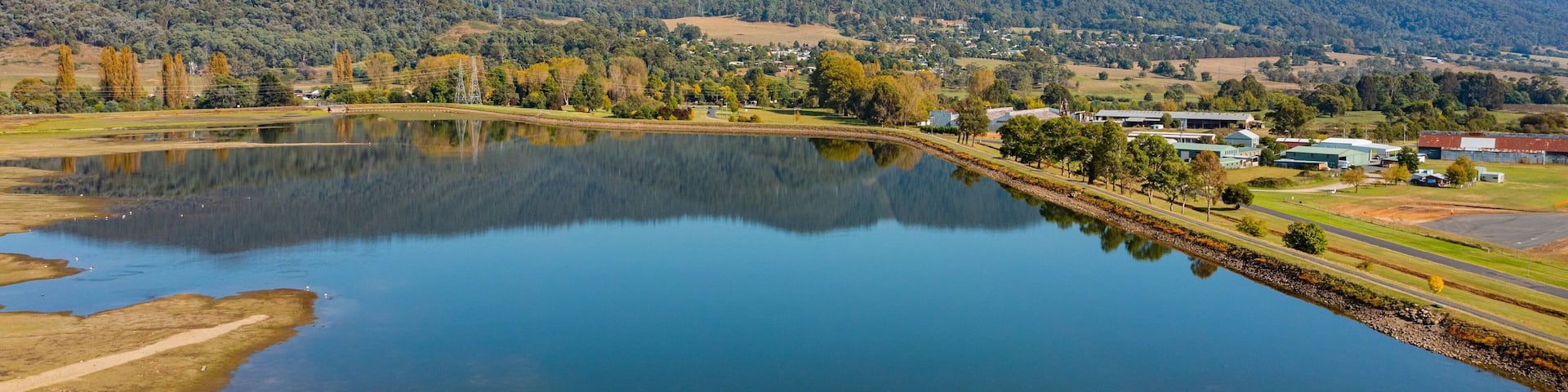 Mount Beauty which includes a lake or waterhole and landscape views