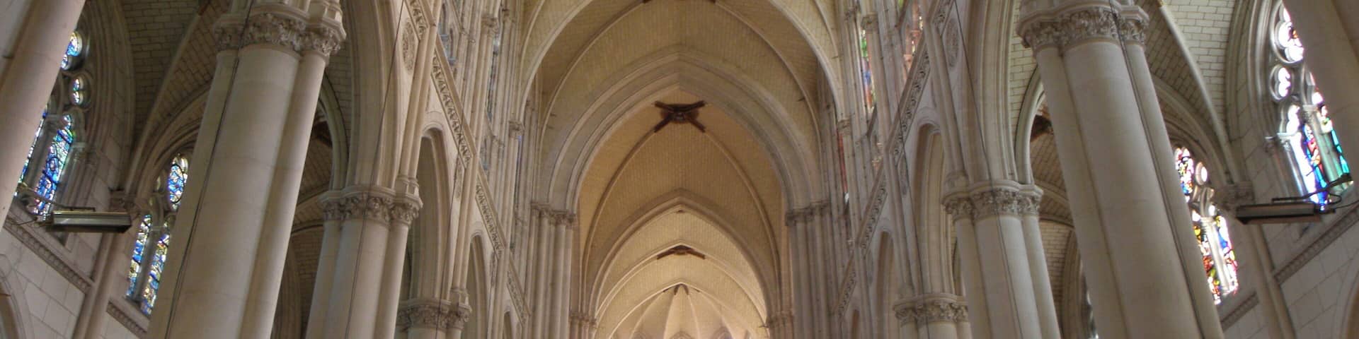 Basilique Notre-Dame de La Chapelle-Montligeon (61). Intérieur. Vaisseau principal.