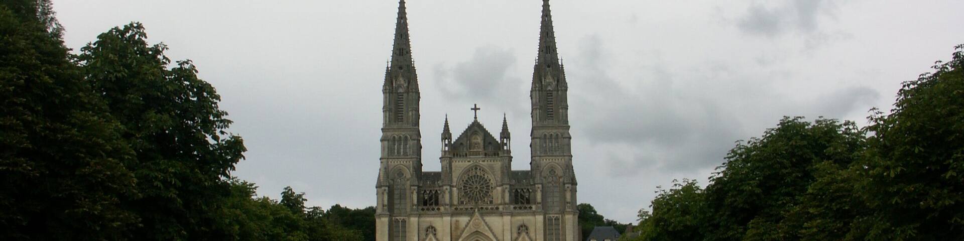 Basilique Notre Dame, La Chapelle-Montligeon