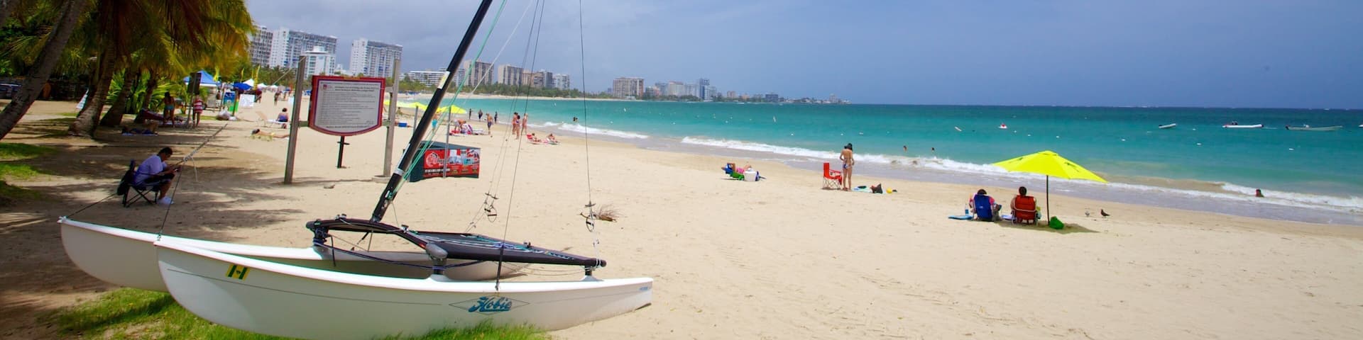 Isla Verde som viser en sandstrand, bådsejlads og sejlads