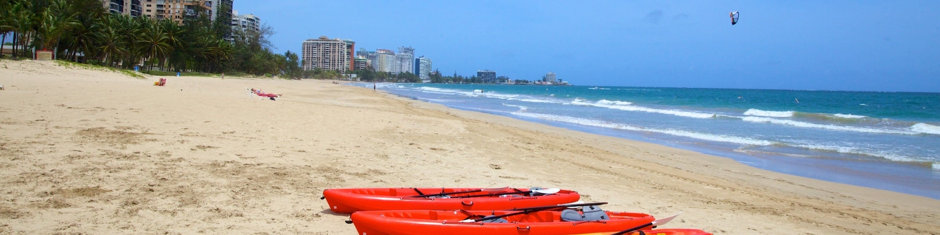 Isla Verde que inclui uma praia e caiaque ou canoagem