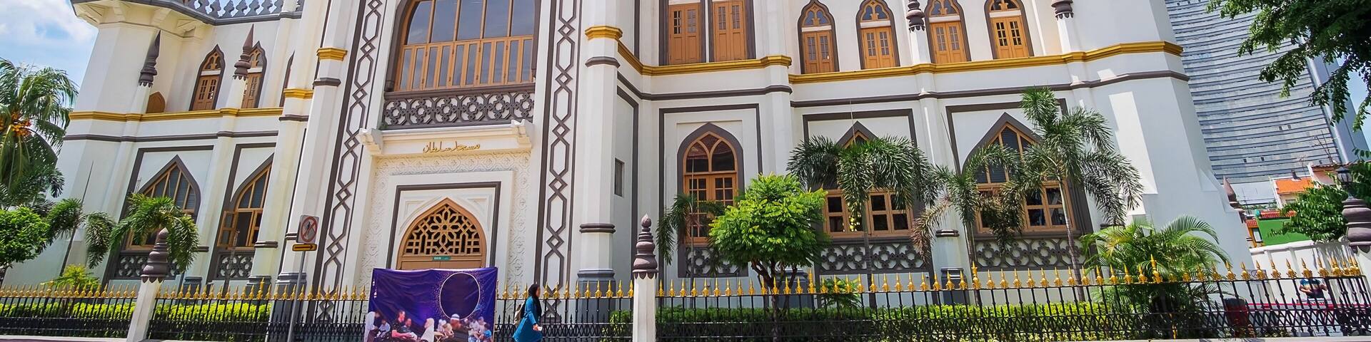 Masjid Sultan, Singapore Mosque in historic Kampong Glam with golden dome and huge prayer hall,the focal point for Singapore’s Muslim community, landmark and popular for tourist attractions