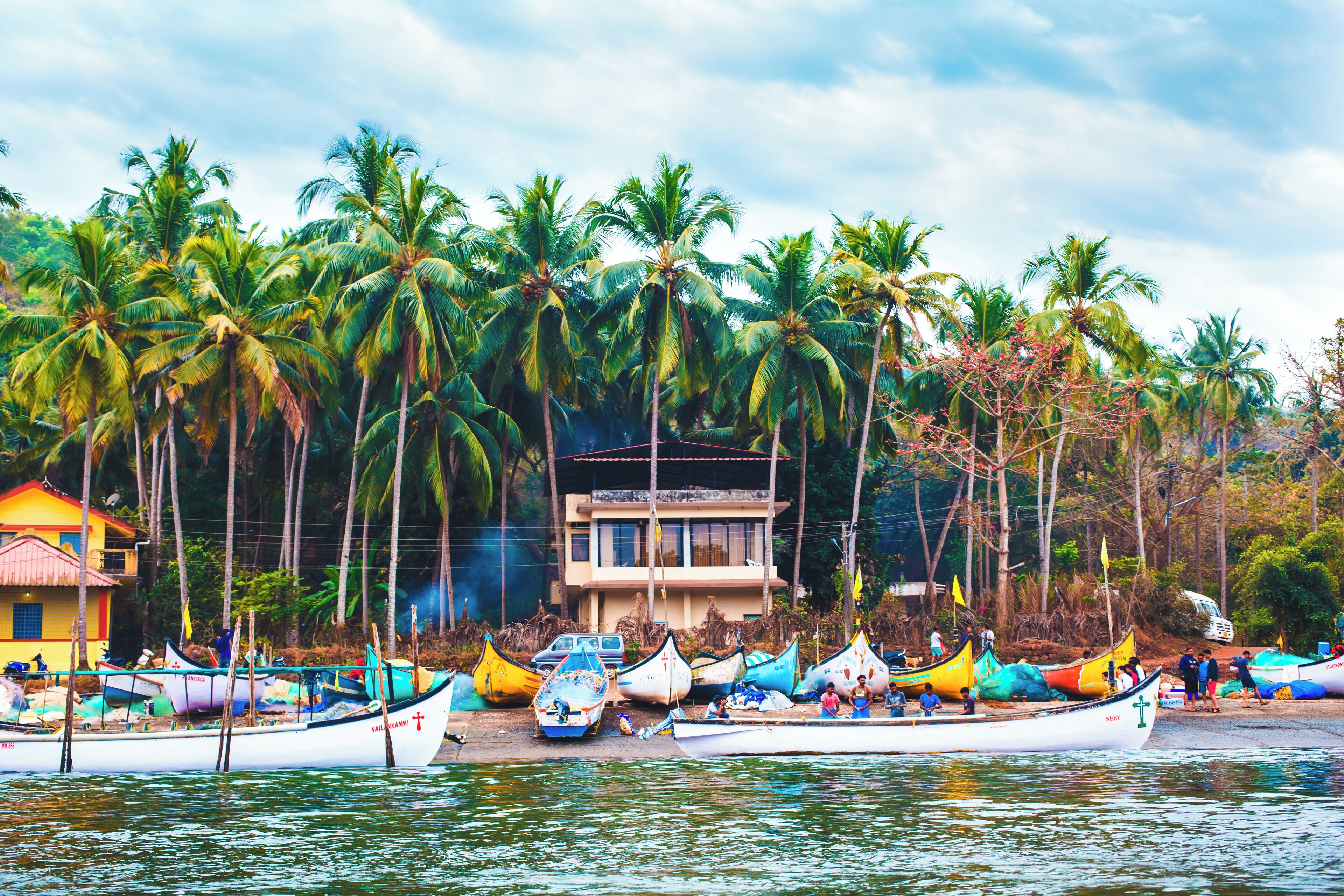 Maybe India is not the cleanest place but  views, nature and people make you fall in love with it. 
And these are colors of Indian life.


#BvS100k