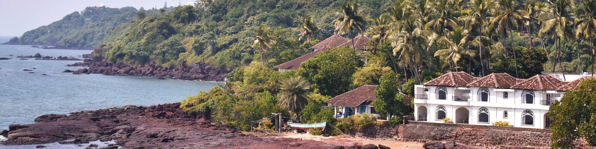 image of the ocean with vast greenery just beside it, in Dona paula