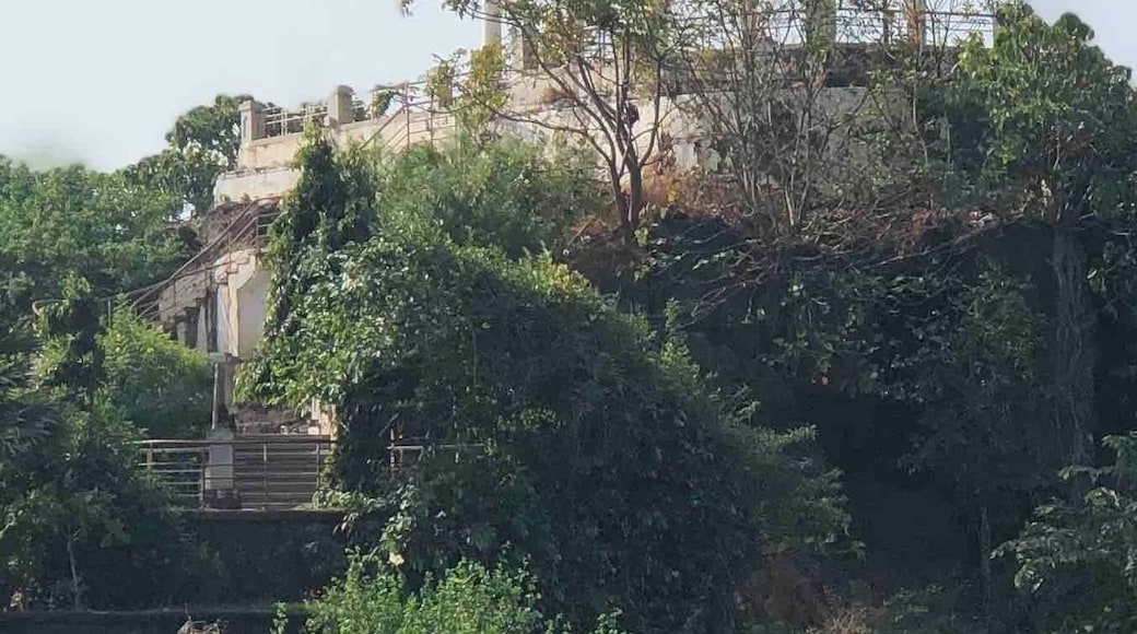 Unfortunately the jetty was closed this day so we could t get out to the point but even from here we could see the heritage associated with this place.
